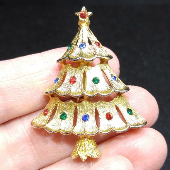 JJ Christmas Tree Rhinestone Brooch, Gold Tone, 1960s Vintage Jewelry - Picture 9 of 10